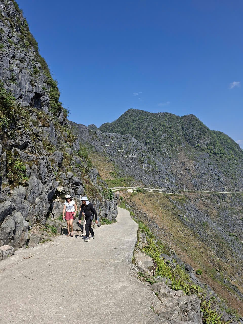 Tour by Bicycle from Sapa to Ha Giang and Halong 15 Days